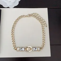 Mücevher tasarımcısı lüks pirinç kolye Fransız markası kadınlar klasik çift mektup kakma rhinestone kare swarovski kristal cazibe kolye kardeş moda hediye