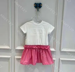 22SSファッションガールコットンドレスシャツシンプルなベビー服子供ソリッドドレスシャツデザイナースカート3DロゴFDIサマーハイ4145511