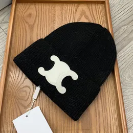 Erkekler Beanie Kış Tasarımcı Şapk Unisex Sıcak Beanies Cap Brand Avrupa Amerikalı Erkekler ve Kadın Nakış Baskılı Örgü Örgü Şapkalar Bonnet Homme Çiftler Kapaklar