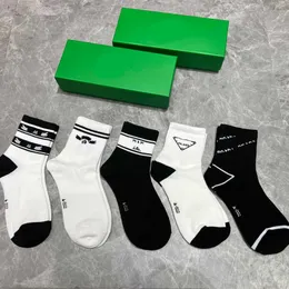 Kadın Sonbahar Sporları Socks Classic Tasarım Yüksek kaliteli gletter desen iç çamaşırı 9145