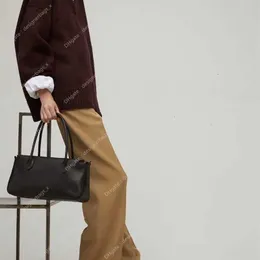 2024 Bag Axillary Cowhide Luxury Handtasche Single Schultergriff Pendeln Einfaches Paket Die gleiche Tasche echte Lederdesigner Handtaschen Geldtaschen Bolsas Fashion 10a