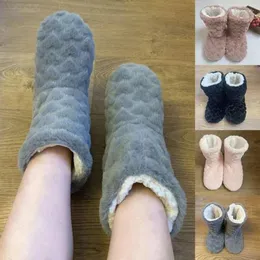 Tofflor vinter kvinnor skor par golv strumpor vuxna icke-halkdjockning inomhus högrör zapatillas femeninas gummi
