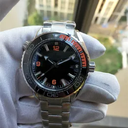 Män tittar på 43 5mm moturs roterande orange keramisk bezel cal 8900 automatisk rörelse rostfritt stål dyk armbandsur divi232h