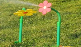 Оборудование для водопровода с разбрызгиванием танцы цветочного двора газонопры