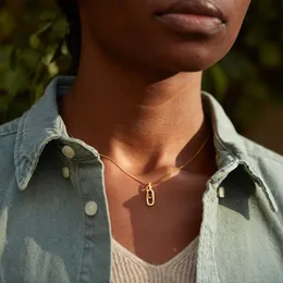 Nowy srebrny naszyjnik z srebrnym listem z unikalnym projektem dla kobiet w wysokiej klasy tendencję łańcucha obojczyka