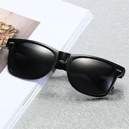 Klassiska fyrkantiga solglasögon för män kvinnor 50 vintage desinger spegel solglasögon populära gafas de sol utomhus uv400 nyanser med case275g