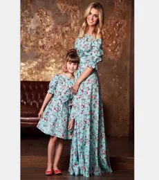 Mommy and Me Family Matching Clothers Mother and Darsess Family Off Off Off Shouldelllal Printed Dresses Outfits Bell Gown6471033
