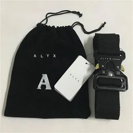 Alyxbälte 128 cm Fashion Safety Belt Men Kvinnor Rollercoaster Black Metal Button Canvas Alyx231q