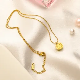 2024 Pendenti designer collane mai sbiadiscono oro marchio di lusso in acciaio inossidabile in acciaio inossidabile girocollo cocchetto per perle per perle di gioielli con perle