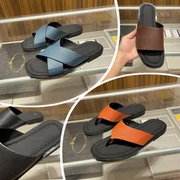 Klassiker designer p mäns tofflor flip-flops läder sandaler sommar lat modeklipp på runda huvud inomhus strand loafers glida svart triangel logotyp storlek 38-45 med låda