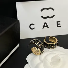 Wiosenne nowe luksusowe styl projektant Logo klasyczne kolczyki stadninowe vintage urok damski pudełko biżuteria opakowanie damskie para kolczyków na prezenty rodzinne