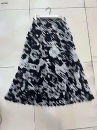 Abbigliamento da donna Skirt per donne di qualità estiva in vita ad alta geometrica e grande gamma di lunghi overskirt 22