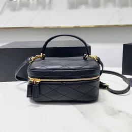 Ny Gaby Mini Vanity Väska i lammskinnszip Stängning quiltad läder Topphandtag axelväska crossbody designer lady svart handväska kosmetisk väska