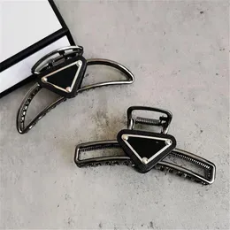 Luxur Designer Womens Hair Clips Metal Triangle Hair Clip with Stamp Women Girl Brand Triangle Letter Barrettes Fashion Hair Acces187f