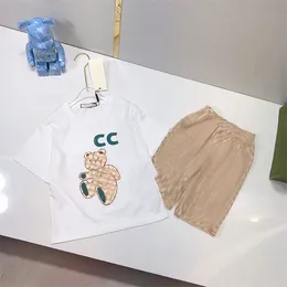 Luksusowe zestawy odzieży T-shirt Kurtka dla dzieci Czarna monogramem Brytyjska moda Summer Childrens Skarby i dziewczęta bawełna dwuczęściowa mała mała niedźwiedź aaaaa