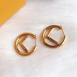 Women Designer Earrings Womens Classic Circle Ear Studs Letters Fashion Lady Exquisite Jewelry Brass Ladies Elegant Gold F Earring3018