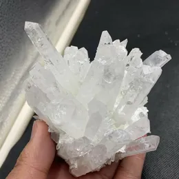 Cerca de 800g-200g de belo cluster de cristal de quartzo natural