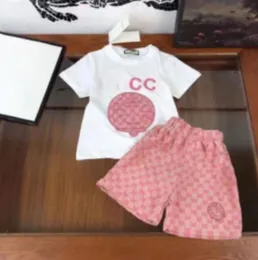 Moda Baby Luxury Designer Clothing Sets Kids T-shirt Pink Monogramled Roupes curtos British Fashion Summer Summer Childrens Treasures Girls Algodão Jaqueta de duas peças