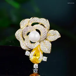 Broszki koreańskie różowe kwiat z cyrkon brooch pin elegancka perła camellia kobiety mody Akcesoria