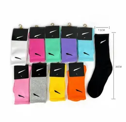 Großhandel Socken NK Designer Herren Frauen Strümpfe reine Baumwolle 10 Farben Herren Sport Sockings Brief NK Druck