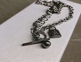 2021 NYA 53CM TITANIUM LIKTLIGA SOLID AMBUSH KEY LOCK NECKLACE Män Kvinnor Toppversionstillbehör 795T199571221331883876