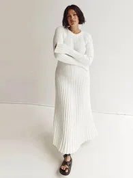 Solidny kolor okrągły szyi z dzianinową sukienki z rękawem kobiety plisowane szczupłe białe szaty Summer Dam Office Streetwear Vestido 231225