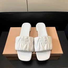 Дизайнерские тапочки сандалии.