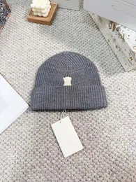 Triomphee Appliqueless Cashmere Beanie Classic Tipo Cashmere Fallow Tieni caldo in inverno Good Match Bonnet otto colori disponibile Street Luxury2AA32384D