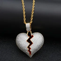 Iced Out Cz Broken Love Heart Подвесной ожерелья Bling Cubic Циркония Золотое серебряное очарование