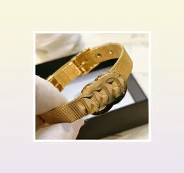 Braccialetti con ciondoli in acciaio inossidabile di alta qualità 100 per uomo e donna Designer stravagante marchio doppia lettera placcato oro braccialetto Fashi6276902