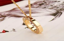 2022 Cheio de amor colar de pão achatado de seis diamantes Anel de ouro 18K com diamante brilhante Design clássico incrustado com zircão um presente da moda7082492