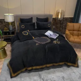 Embroidery Luxury winter king size designer bedding set black gold letter printed milk velvet duvet cover bed sheet with pillowcases queen comforters sets covers