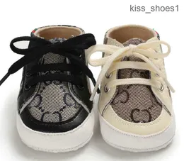 First Walkers Baby 2023 Designers Shoes Newborn Kid Canvas Sneakers Boy Girl Soft Sole Crib 0-18 Månad