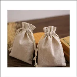 Bolsas exibem bolsas de linho natural DString 8x11cm 9x12cm 10x15cm pacote de 50 festas sacos de embalagem de jóias de jóias de maquiagem de saco de festas 226d