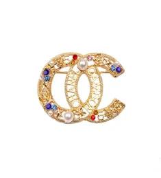 Mode enkel bokstav broscher berömda varumärke Luxurys Desinger Geometry Brosch Women Colorful Crystal Rhinestone Suit Pin Jewelry SC7985535