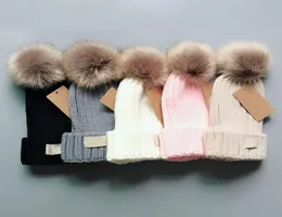 Luxo Fur Pom Poms Kid Chapéu Moda Chapéus de Inverno Para Crianças Caps Bebê Cor Sólida Designer Gorros De Malha 6132052