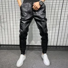 Calças de couro pu de alta qualidade inverno coreano roupas de luxo tamanho grande à prova de vento casual calças quentes preto pantalon cuero hombre 231222