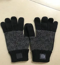 2021 guanti a maglia Designer classico Designer Autunno Solido Coppia Lettere Europeo e American Mittens inverno Fashion Five Finger Glo7027367