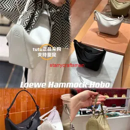 Hängematte Hobo Bag Damen Luxusumbetaschen Loewies New Hammerock Hobo -Kalb Leder Achselhaut in Schwarz und Weiß unterwegs Hbep