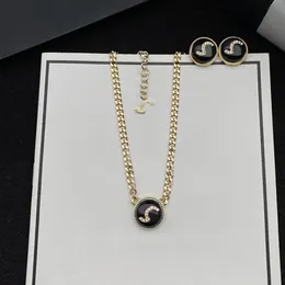 Роскошные женские ожерелья, серьги, набор дизайнеров, черный кристалл, набор с пуговицами C, женский модный полукруг, эмаль, серьги-гвоздики, фирменные буквы, колье