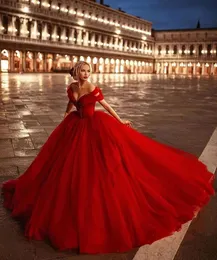 Quinceanera Dresses Red Party Prom Ball Gown新しいカスタムジッパープラスサイズレースアップチュールビーズスパンコールオフショルダー