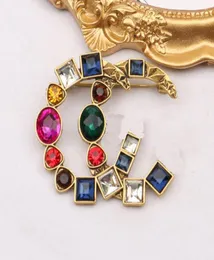 Highend 럭셔리 여성 브랜드 Desigenr Letter G Brooches 패션 남성 기하학적 색상 18k 금 도금 크리스탈 라인톤 핀 BRO6724640