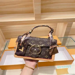 مصممي Women Luxurys أكياس كلاسيكية حقيبة رسمية غير رسمية أنيقة مع الأشرطة القطرية التي تحمل 22cm handbag271t
