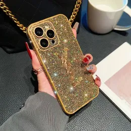 Caso Designer Telefone Anti-Drop Gold Letters Phonecase para iPhone 15 Pro Max 14 13 12 11 Luxury Diamond Shell com lente Cappa de choque de choque CHG24011320-3 37MR9