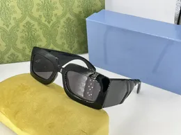Sommar 0811 Solglasögon för kvinnor Style Anti-ultraviolet Retro Plate Square Full Frame Fashion Eglasses Random Box