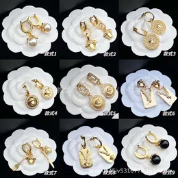 Designer Vercaces Versages Jewelry Queen Fanjia Medusa Earstuds With Tattooed Human Head Palace Circular Earrings Maze Earrings Brass And Silver Needles Nature