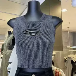 2024 Designer Deisel Hollow Out Metal Etikett Sticked Sleeveless Vest för kvinnors nya bantning och bantning Hot Girls 'Outfits Disel L3