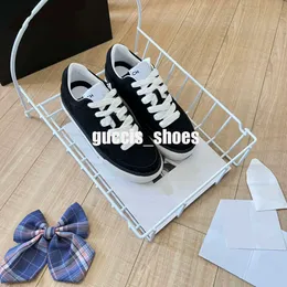 Erken Bahar Sıradan Ayakkabılar Moda Klasik Mektup 2023 Yeni Okul Öncesi Stil Kalın Çözilmiş Renk Eşleşen Spor Ayakkabıları Maillard Kanal Kadın Ayakkabıları N01