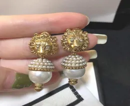 2023 Kvinnor Vintage örhängen Pearl Diamond Lion Head Charm Pendant Dingle Earring High Quality Copper Eartrop for Female Lady Luxury8671266