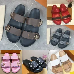 Homens Mulheres Sandálias Chinelos De Couro Mulheres BOM DIA FLAT MULE 1A3R5M Cool Effortlessly Stylish Slides 2 Straps Com Fivelas Douradas Ajustadas Mulheres Chinelo de Verão 35-46